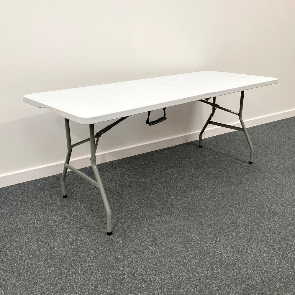 Stretch Tablecloth with 6ft Trestle Table